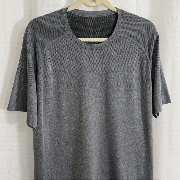 lululemon XL Men’s Gray Crewneck Raglan Short Sleeve Active Workout Tee - Picture 3 of 13